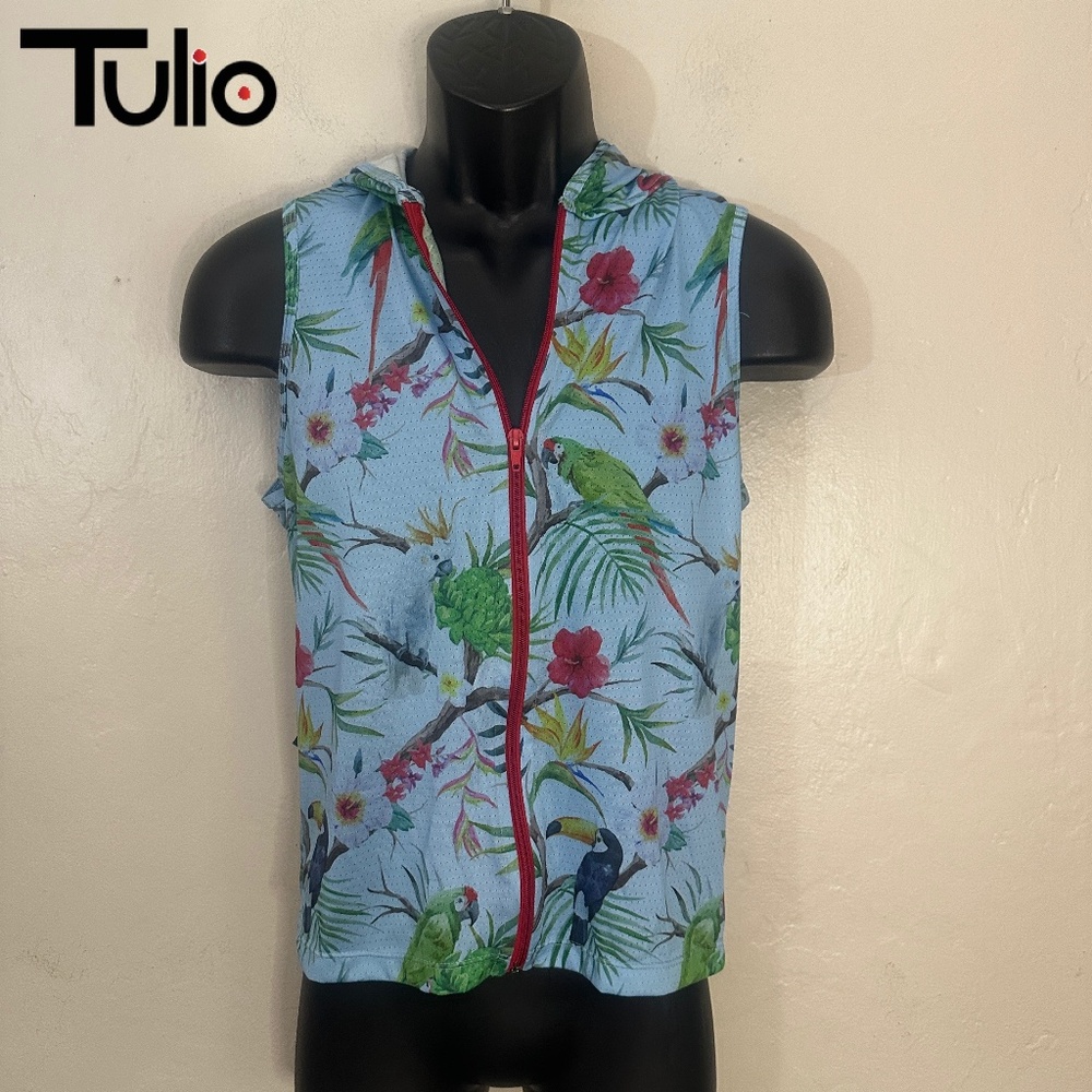 Tulio Sleeveless Hoodie Small Gently worn 100% polyamide 18" armpit to armpit